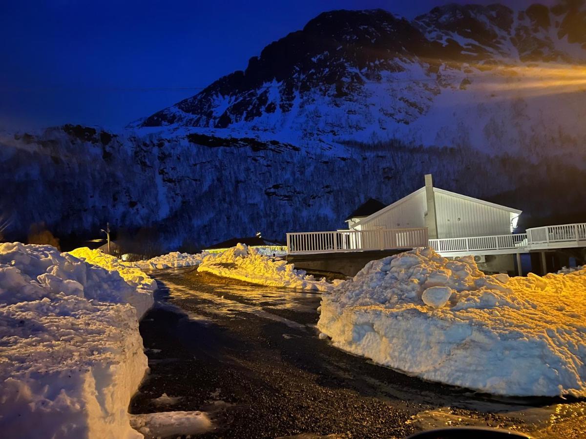 Senja Living Aparthotel Stonglandseidet Екстериор снимка