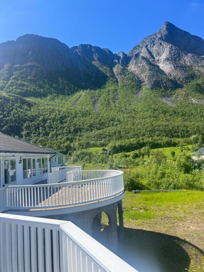 Senja Living Aparthotel Stonglandseidet Екстериор снимка