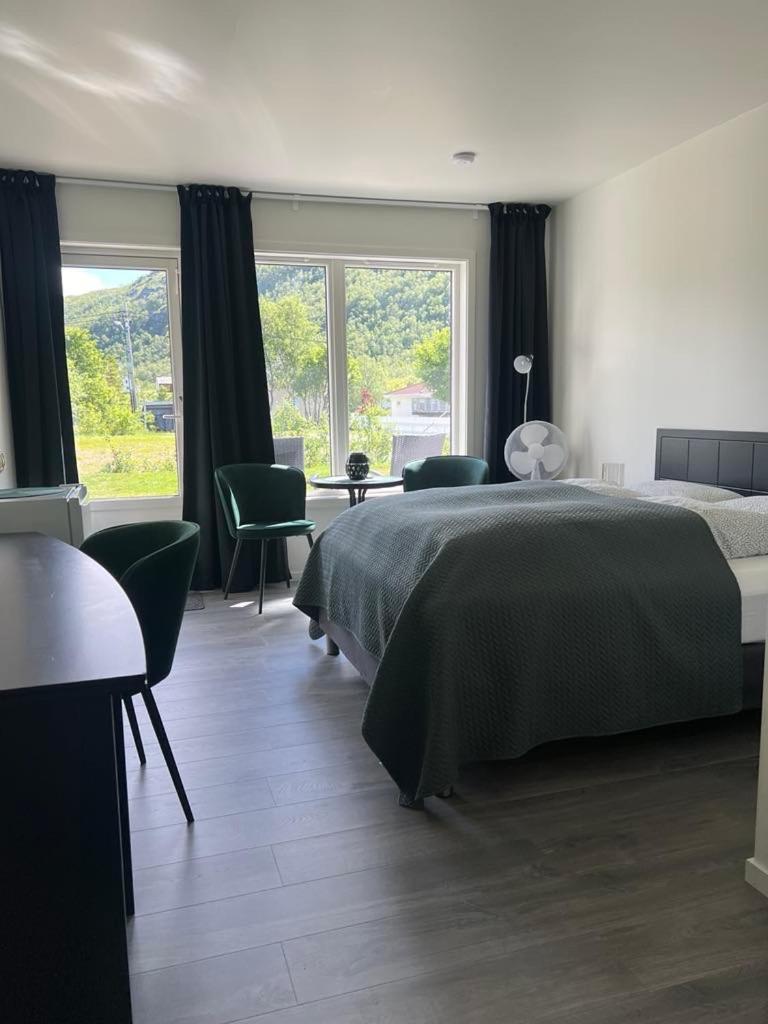 Senja Living Aparthotel Stonglandseidet Екстериор снимка
