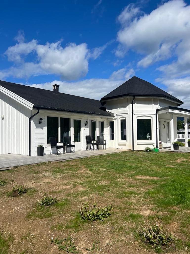 Senja Living Aparthotel Stonglandseidet Екстериор снимка